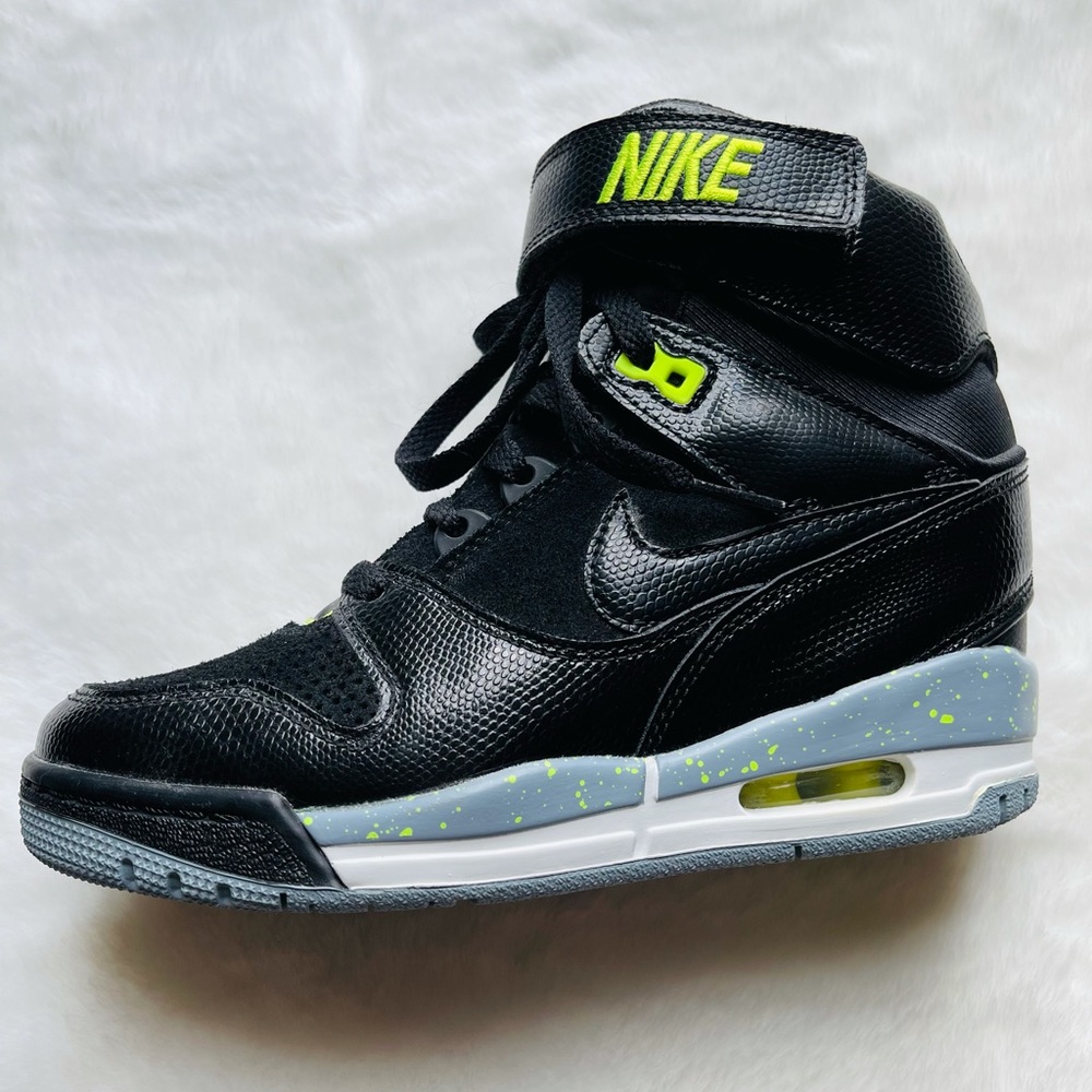 Nike Sky High Revolution Fashion Sneakers